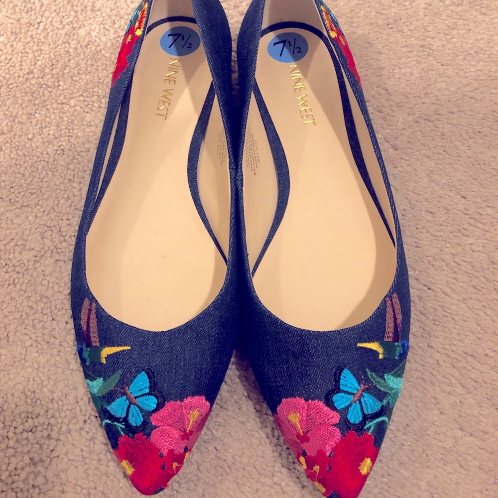 Nine West embroidered flat. Size 7.5.